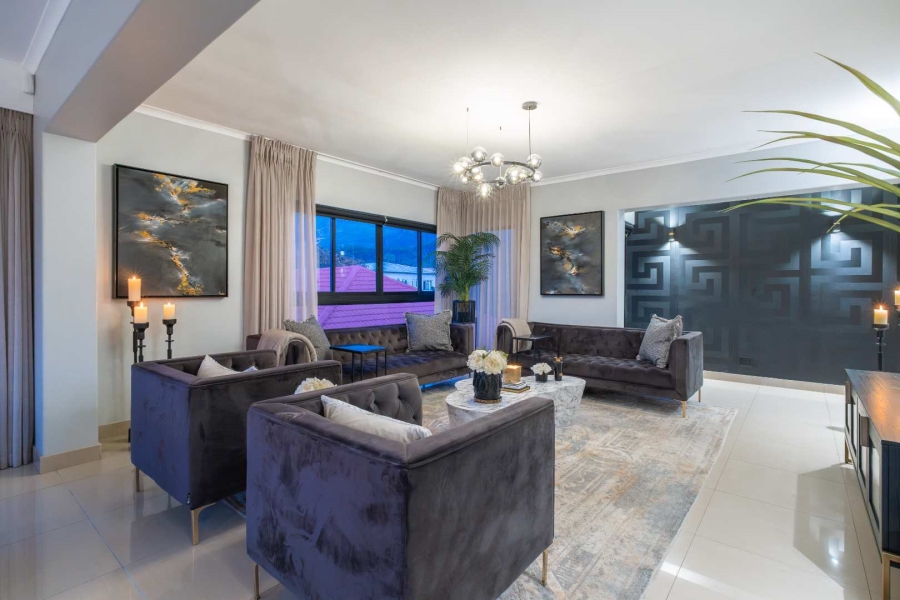 7 Bedroom Property for Sale in Oranjezicht Western Cape